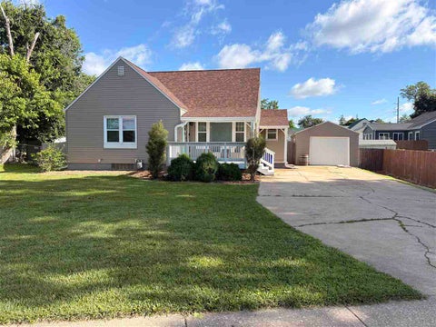 Photo of 1818 NW B Ave, CedarRapids, IA 52405 (MLS # 202605290)