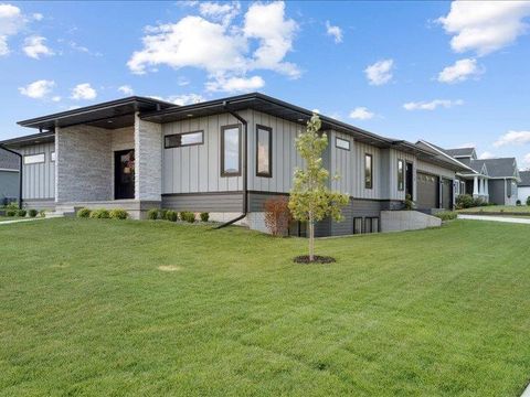 Photo of 5112 Scenic View Ct SW, IA 52404 (MLS # 202505913)