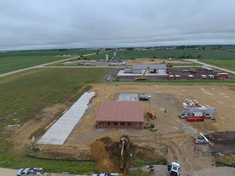 Photo of 2626 Ders Dr NW, Cedar Rapids, IA 52404 (MLS # 202504454)