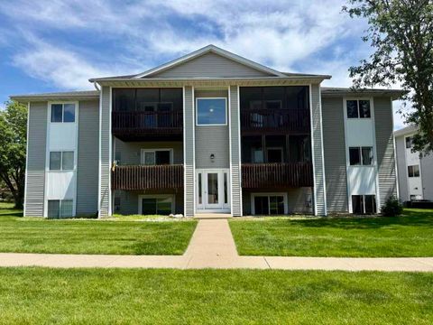 Photo of 540 Augusta Cir 9 #9, NorthLiberty, IA 52317 (MLS # 202603431)