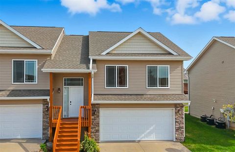 Photo of 1810 Goose Lake Cir, NorthLiberty, IA 52317 (MLS # 202506550)