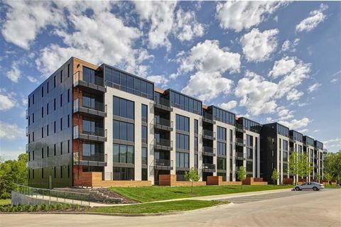 Photo of 1 University Way 407 #407, Iowa City, IA 52246 (MLS # 202503598)