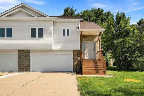 Photo of 2042 Northland Cir, Coralville, IA 52241 (MLS # 202604493)