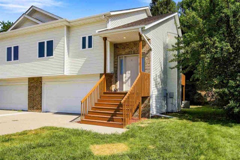Photo of 2042 Northland Cir, Coralville, IA 52241 (MLS # 202604493)