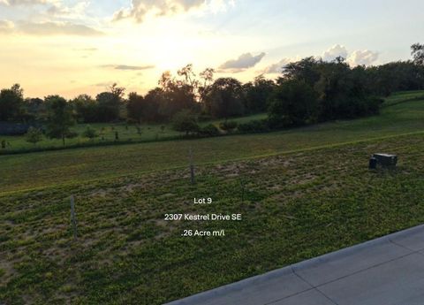 Photo of 2307 Kestrel Dr SE, Cedar Rapids, IA 52403 (MLS # 202505259)