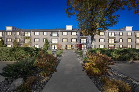 Photo of 130 Thompson Dr SE 210 #210, CedarRapids, IA 52403 (MLS # 202506877)