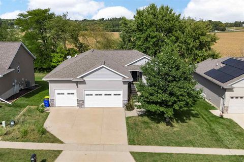 Photo of 320 E Jefferson St, IA 52317 (MLS # 202506135)