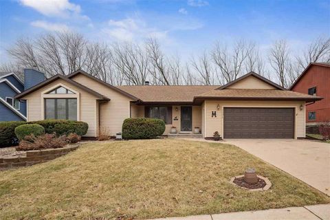 Photo of 1206 26th St NW, Cedar Rapids, IA 52405 (MLS # 202501859)