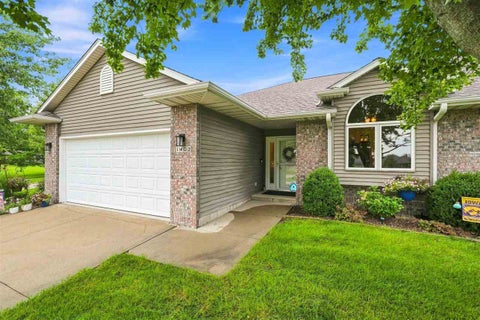Photo of 1402 Compton Pl, IowaCity, IA 52240 (MLS # 202605104)