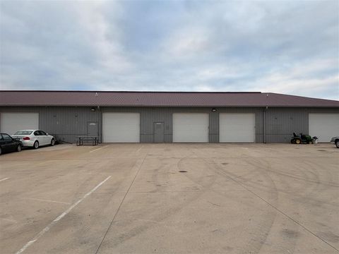 Photo of 3243 Epic Dr, Marion, IA 52302 (MLS # 202504758)