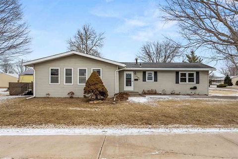 Photo of 745 S 5th St, Wapello, IA 52653 (MLS # 202600948)