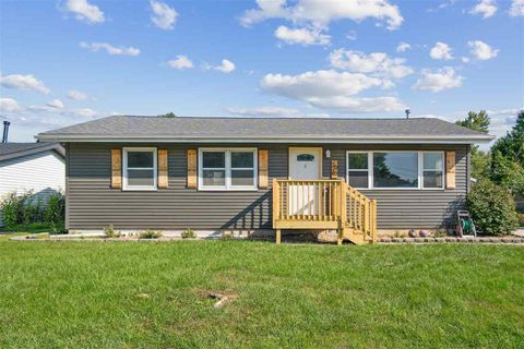 Photo of 3030 18th Ave, Marion, IA 52302 (MLS # 202505709)