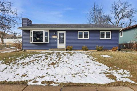 Photo of 3150 7th St, Marion, IA 52302 (MLS # 202601043)