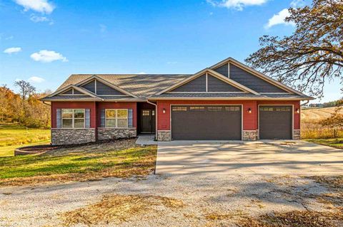 Photo of 2357 Oak Ln Ct SW, IowaCity, IA 52240 (MLS # 202506876)