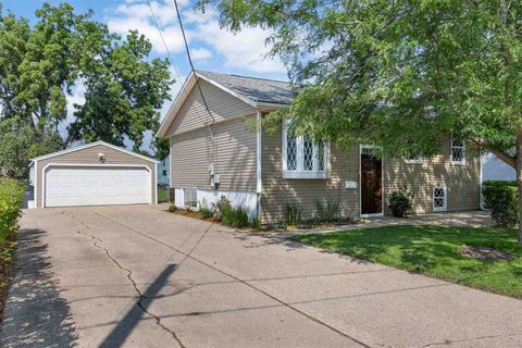 Photo of 5630 Briarwood St SW, Cedar Rapids, IA 52404 (MLS # 202504966)