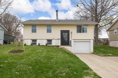 Photo of 2332 Lakeside Dr, Iowa City, IA 52240 (MLS # 202502262)