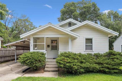 Photo of 912 Dearborn St, Iowa City, IA 52240 (MLS # 202504664)