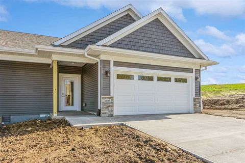 Photo of 1003 Highland Trl, Solon, IA 52333 (MLS # 202600220)