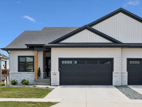 Photo of 1227 Berkshire Ln, NorthLiberty, IA 52317 (MLS # 202603510)