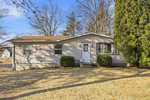 Photo of 40 Greenview Dr, WestBranch, IA 52358 (MLS # 202601783)