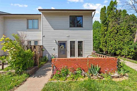 Photo of 454 Hawaii Ct, Iowa City, IA 52246 (MLS # 202503141)