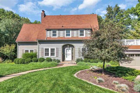Photo of 215 Sunset St, Iowa City, IA 52246 (MLS # 202505646)