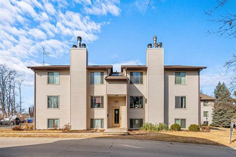 Photo of 942 23rd Ave 1 #1, Coralville, IA 52241 (MLS # 202601712)