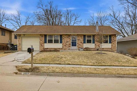 Photo of 3323 Tulane Ave, IowaCity, IA 52245 (MLS # 202601492)