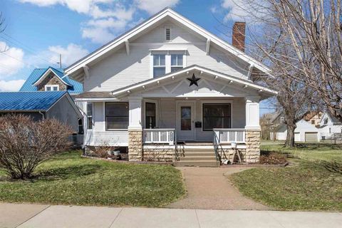 Photo of 1016 1st Ave NW, Cedar Rapids, IA 52405 (MLS # 202501835)
