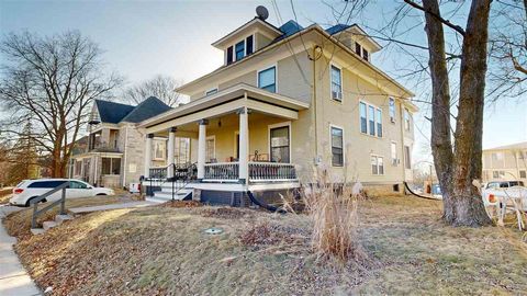 Photo of 219 S Summit St, Iowa City, IA 52240 (MLS # 202501701)