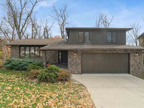 Photo of 3130 Adirondack Dr NE, CedarRapids, IA 52402 (MLS # 202507004)