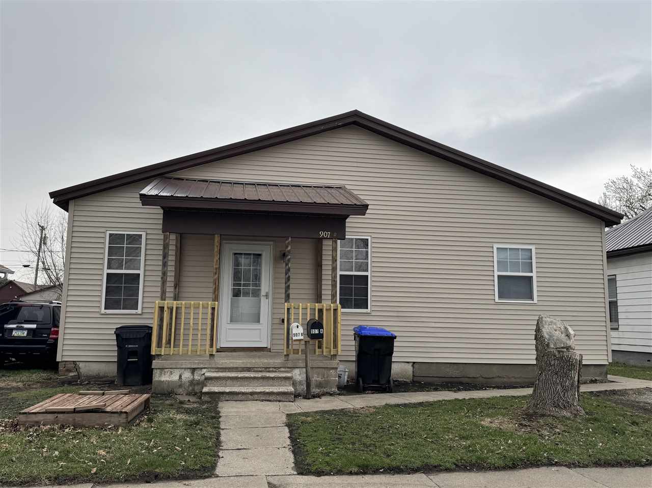 Photo 1 of 17 — 907 6th Ave, BellePlaine, IA 52208