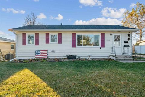 Photo of 1630 25th Street, Marion, IA 52302 (MLS # 202506943)