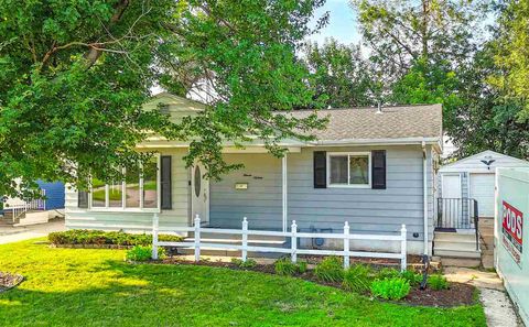 Photo of 1116 Regent St NE, Cedar Rapids, IA 52402 (MLS # 202504892)