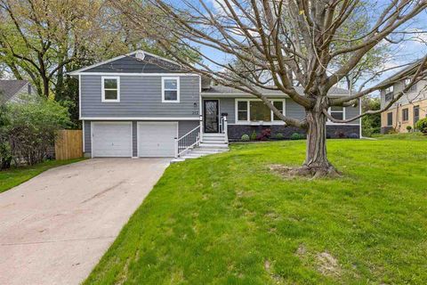 Photo of 313 Windsor Dr, Iowa City, IA 52245 (MLS # 202503095)