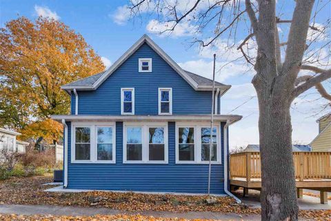 Photo of 818 Steely St, Waterloo, IA 50703 (MLS # 202507007)