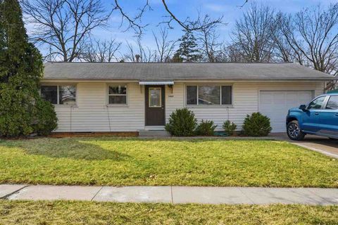 Photo of 1429 Spruce St, IowaCity, IA 52240 (MLS # 202602022)