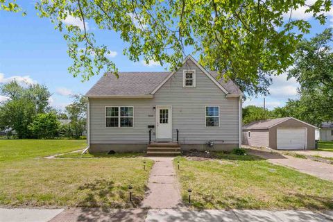 Photo of 1664 8th St NW, Cedar Rapids, IA 52405 (MLS # 202503326)
