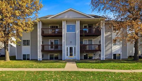 Photo of 560 Augusta Cir 1 #1, NorthLiberty, IA 52317 (MLS # 202506973)