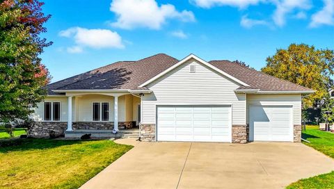 Photo of 850 Hemlock Ct, Robins, IA 52328 (MLS # 202506523)