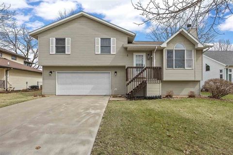 Photo of 3404 Lower West Branch Rd, IowaCity, IA 52245 (MLS # 202601935)