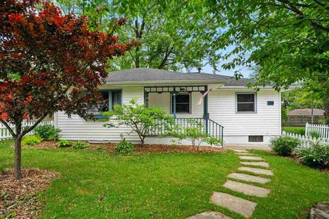 Photo of 729 Highland Ave, Iowa City, IA 52240 (MLS # 202503409)