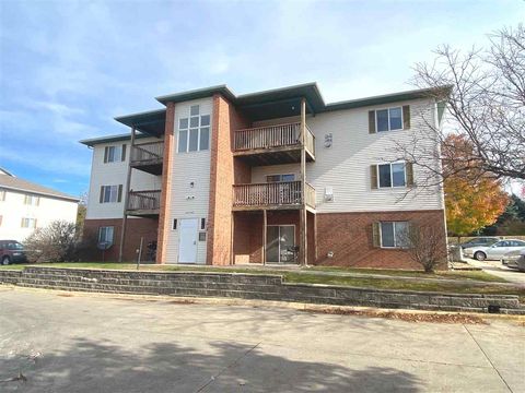 Photo of 137 S Scott Blvd, Iowa City, IA 52245 (MLS # 202406807)