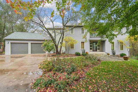 Photo of 17 Briar Ridge Dr NE, IowaCity, IA 52240 (MLS # 202606138)