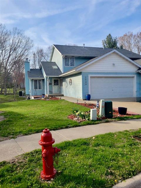 Photo of 2049 Little Creek Ln, Iowa City, IA 52246 (MLS # 202502491)