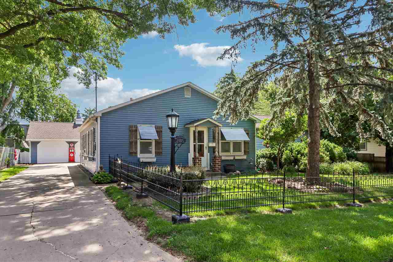 Photo 1 of 43 — 532 Olive St, IowaCity, IA 52246