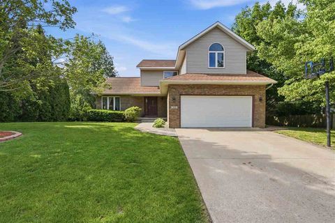 Photo of 1935 Flanigan Ct, IowaCity, IA 52246 (MLS # 202603601)