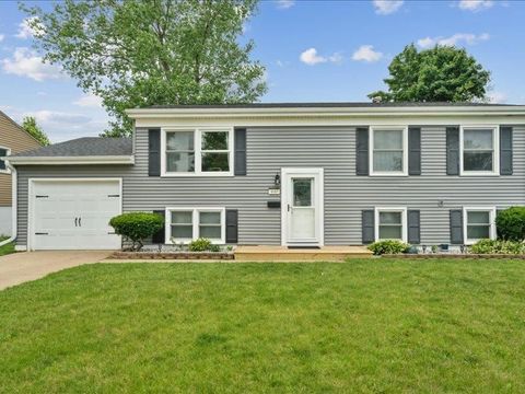 Photo of 440 Mayberry Dr NW, Cedar Rapids, IA 52405 (MLS # 202504277)