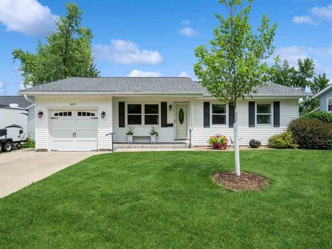 Photo of 4634 NE Twin Pine Drive, Cedar Rapids, IA 52402 (MLS # 202504204)