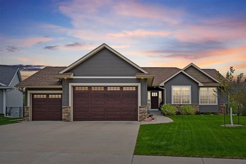 Photo of 6320 Prairie Rose Cir SW, Cedar Rapids, IA 52404 (MLS # 202502992)
